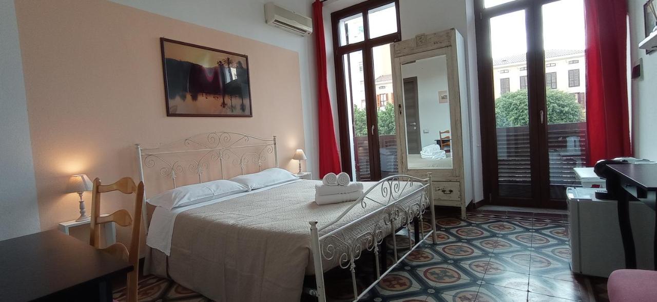 Onlyrooms III - Piazza Jenne Cagliari Ngoại thất bức ảnh