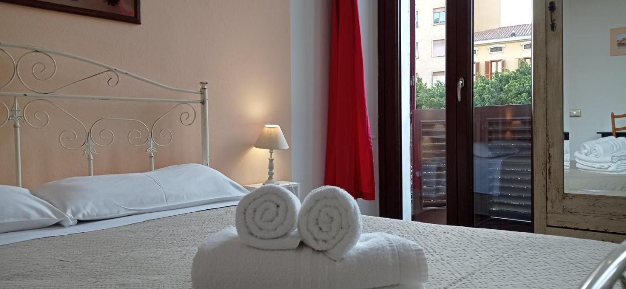 Onlyrooms III - Piazza Jenne Cagliari Ngoại thất bức ảnh