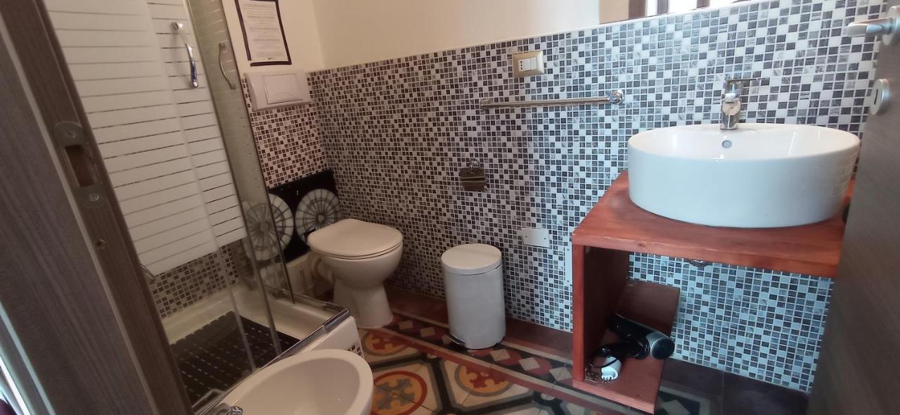 Onlyrooms III - Piazza Jenne Cagliari Ngoại thất bức ảnh