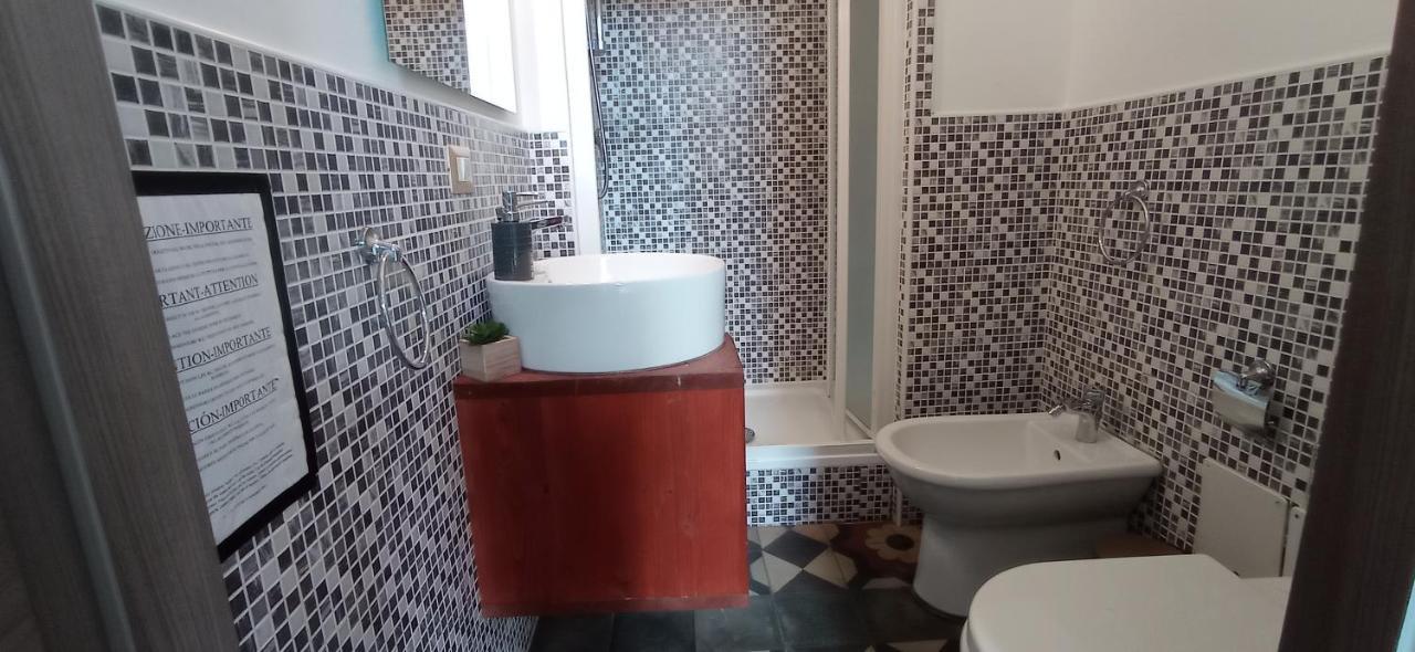 Onlyrooms III - Piazza Jenne Cagliari Ngoại thất bức ảnh